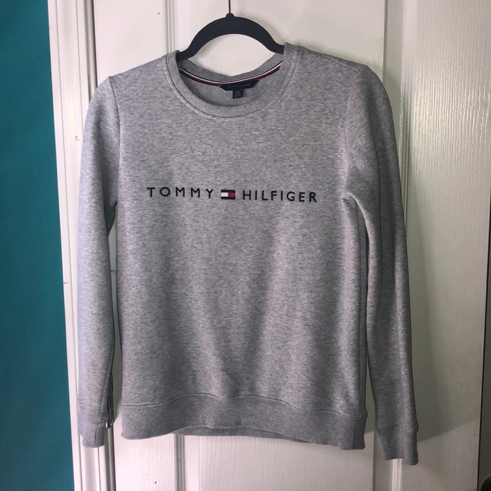 Tommy Hilfiger grey sweatshirt